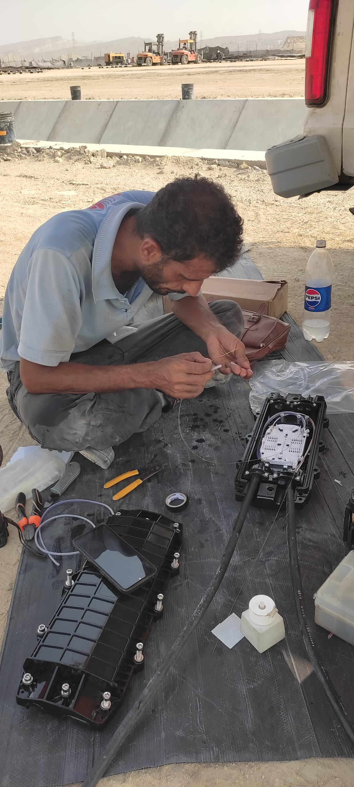 اجرای کابل‌کشی فیبر نوری در شرکت جاوید انرژی پرتو قشم توسط ساحل گستر بندرعباس