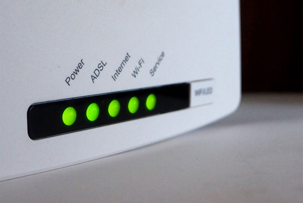 تحلیل قیمت اینترنت فیبر نوری ارائه‌دهندگان مختلف در بندرعباس 2025